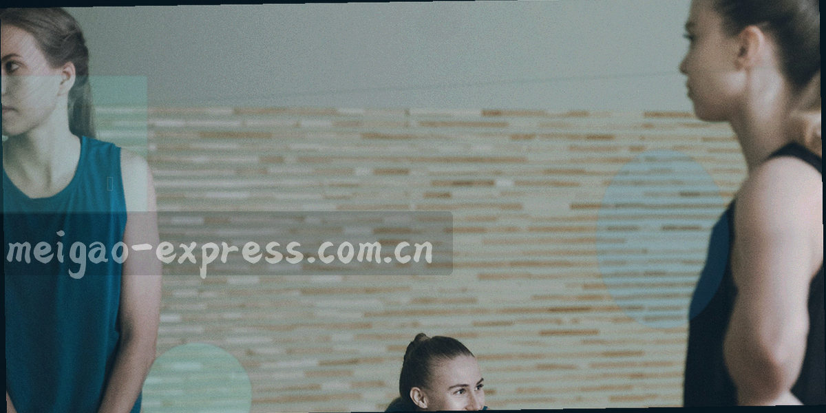 三条分叉路径与节点构成的分流示意，线条简洁不含文字